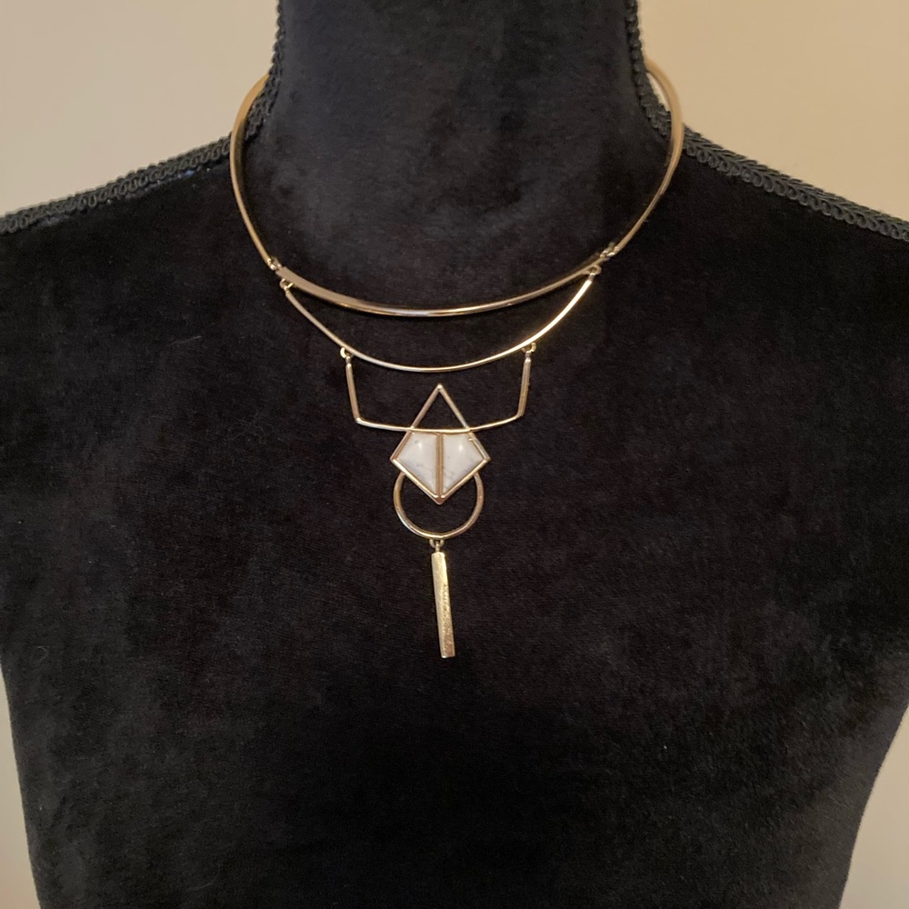 Elegant Gold Geometric Necklace